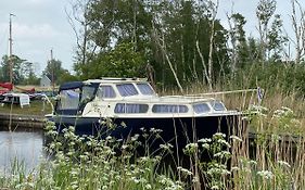 Boat Allemansfreon - Kamperen Op Het Water - Niet Om Mee Te Varen - Read Host Profile-Lees Hostprofiel