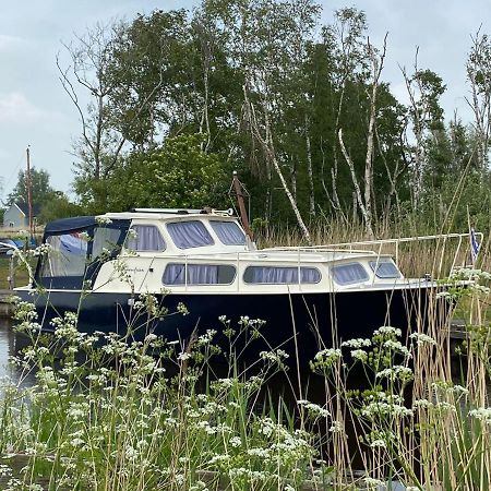 Boat Allemansfreon - Kamperen Op Het Water - Niet Om Mee Te Varen - Read Host Profile-Lees Hostprofiel Jutrijp Exterior foto