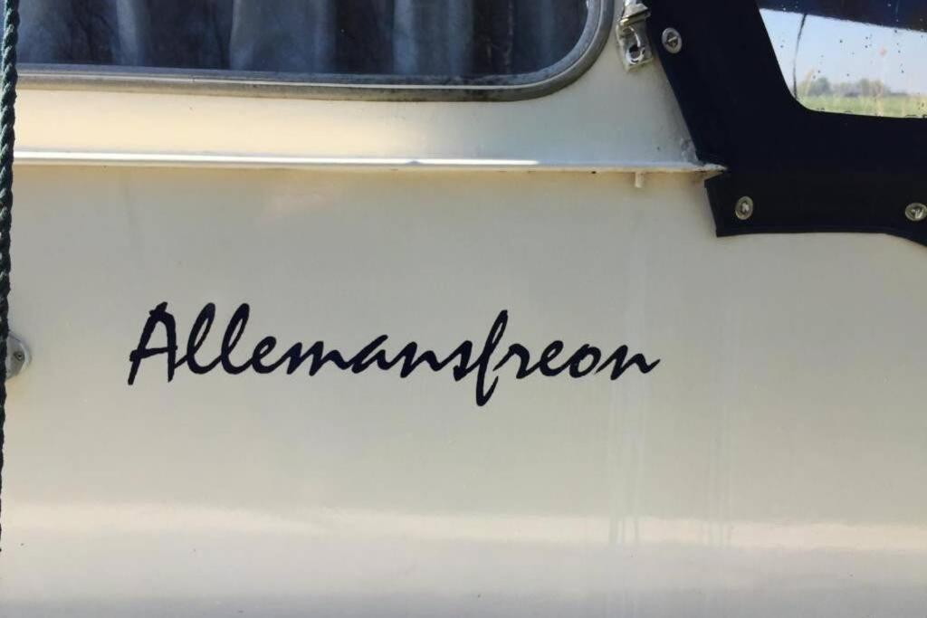 Boat Allemansfreon - Kamperen Op Het Water - Niet Om Mee Te Varen - Read Host Profile-Lees Hostprofiel Jutrijp Exterior foto
