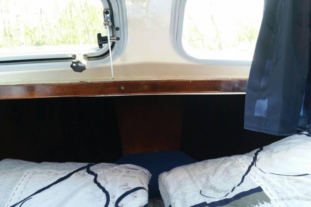 Boat Allemansfreon - Kamperen Op Het Water - Niet Om Mee Te Varen - Read Host Profile-Lees Hostprofiel Jutrijp Exterior foto