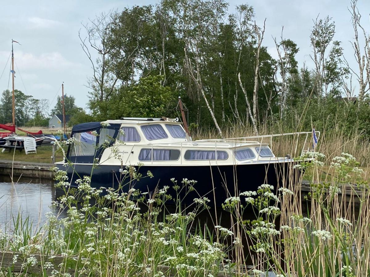 Boat Allemansfreon - Kamperen Op Het Water - Niet Om Mee Te Varen - Read Host Profile-Lees Hostprofiel Jutrijp Exterior foto