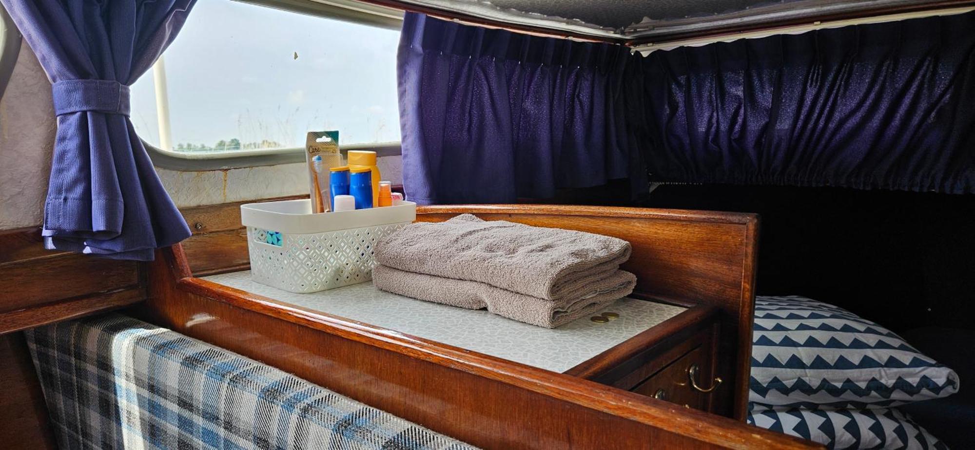 Boat Allemansfreon - Kamperen Op Het Water - Niet Om Mee Te Varen - Read Host Profile-Lees Hostprofiel Jutrijp Exterior foto